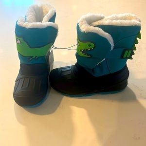 Waterproof winter boots size 12 toddler/little kid new with tags.